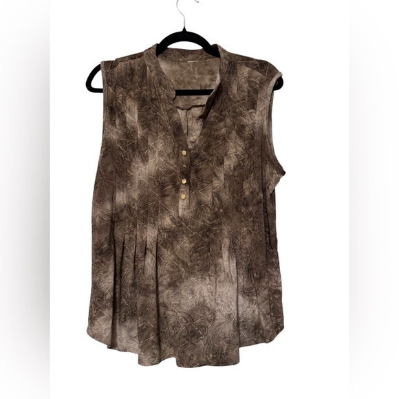 Sleeveless Pleated Blouse – Neutral Brown Print - Picture 1 of 2